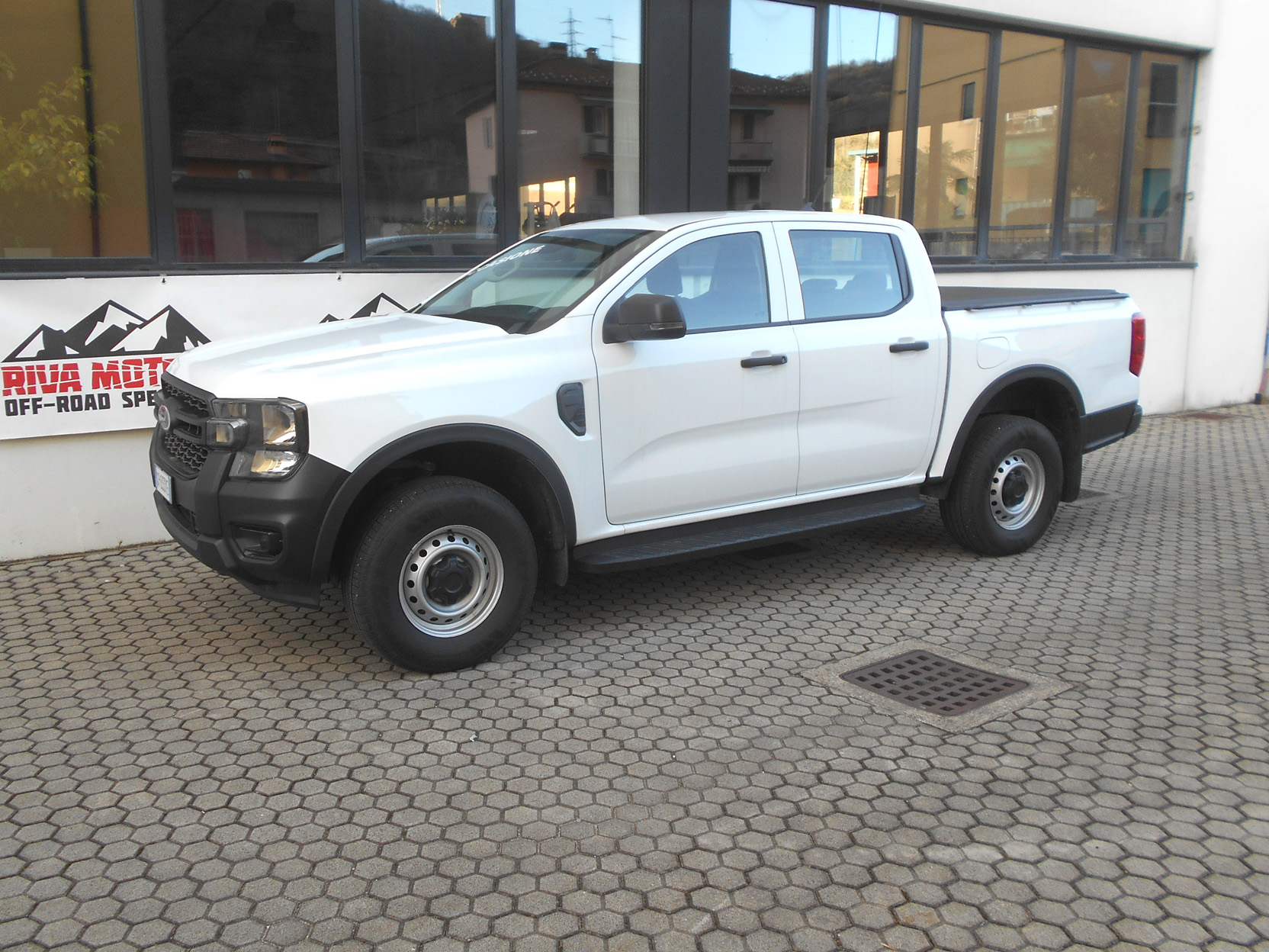 Ford Ranger DC bianco GP033YE efoto1