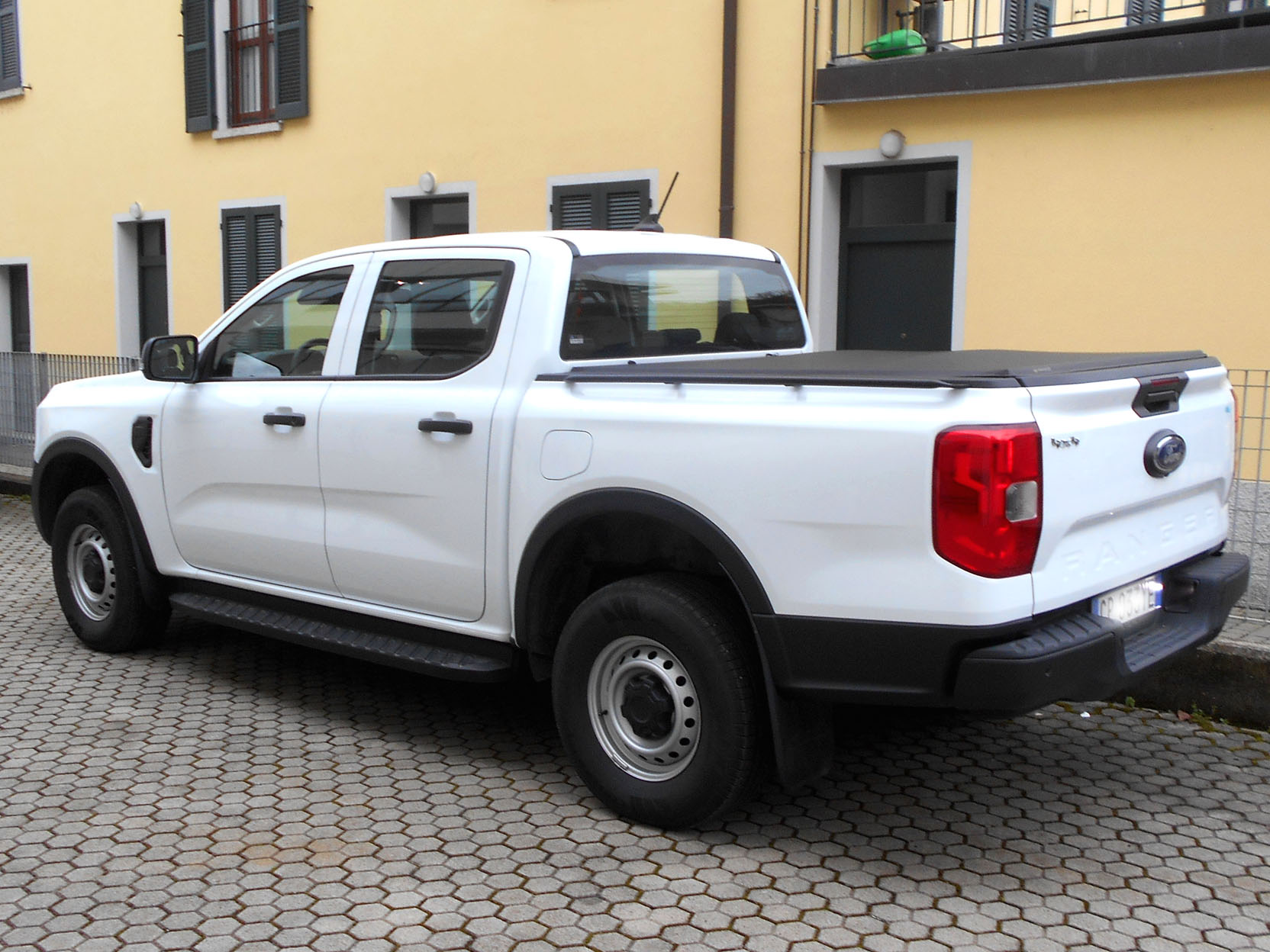 Ford Ranger DC bianco GP033YE foto2a