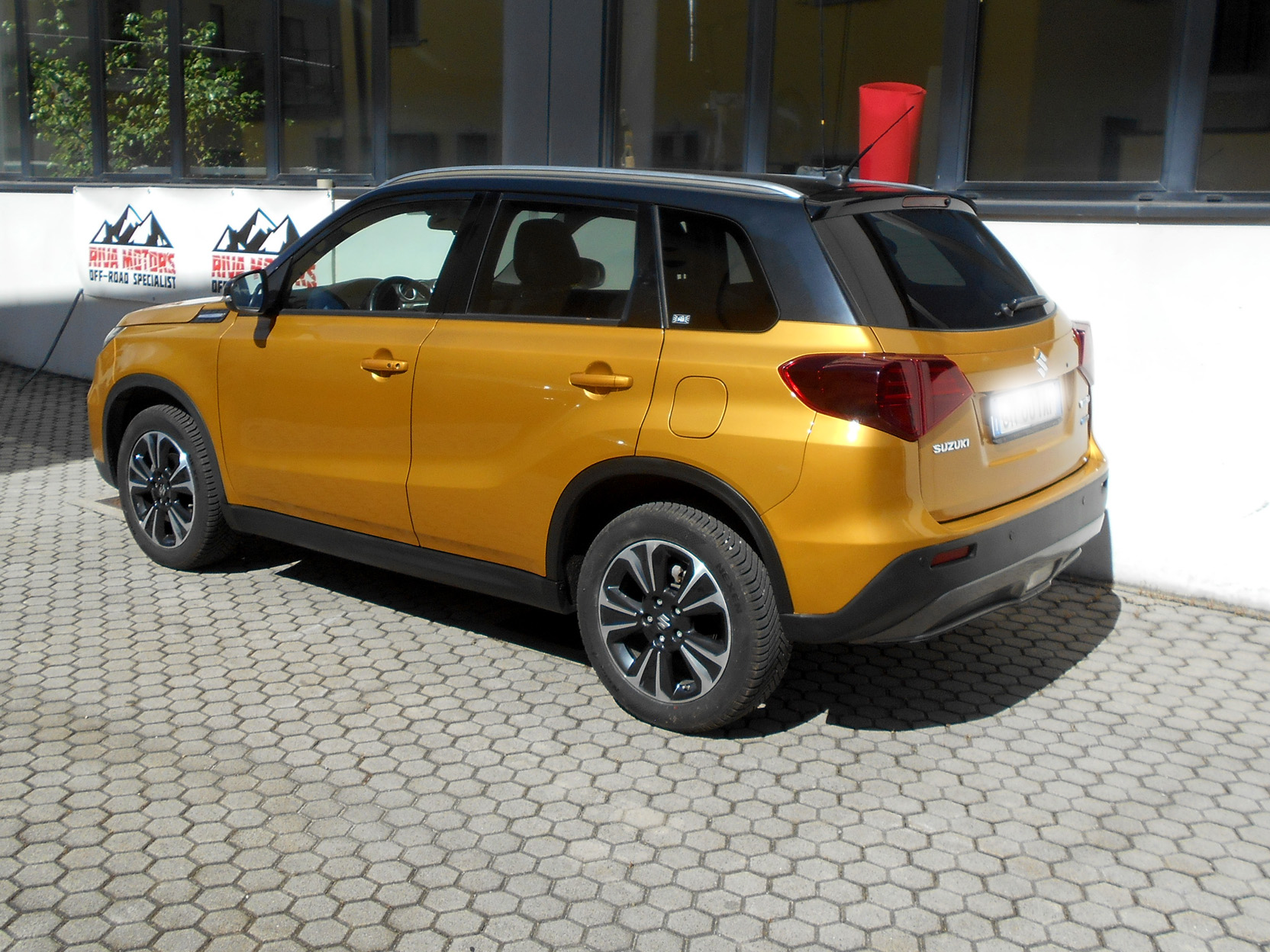 Suzuki Vitara Hyb giallo GM801AF foto2