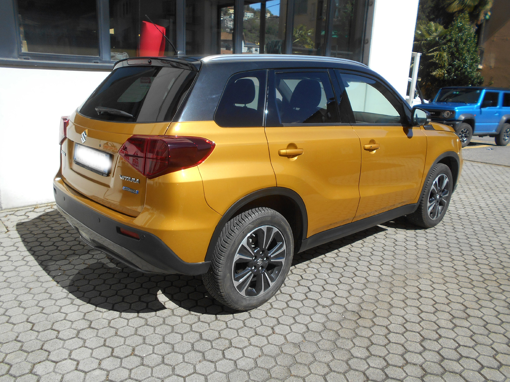 Suzuki Vitara Hyb giallo GM801AF foto2a