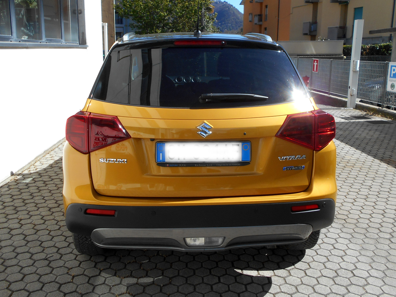 Suzuki Vitara Hyb giallo GM801AF foto2aa