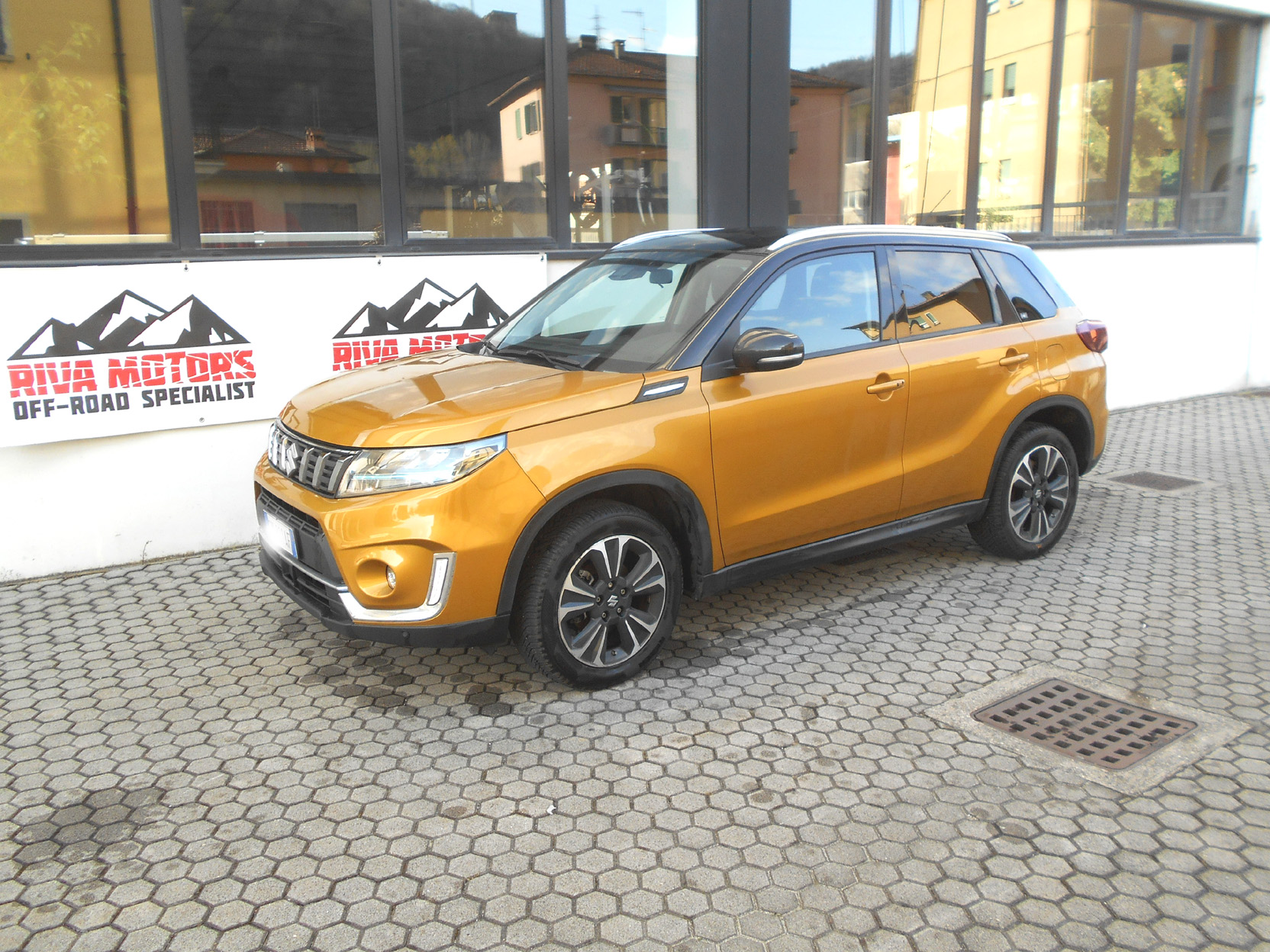 Suzuki Vitara Hyb giallo GM801AF provv1