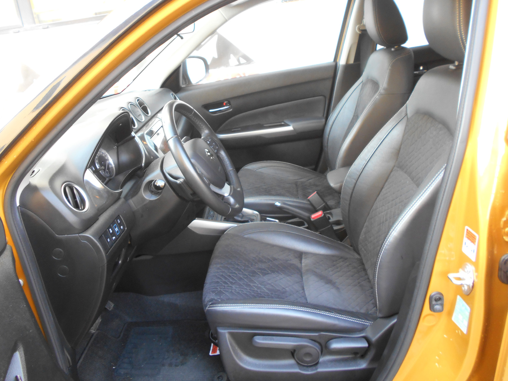 Suzuki Vitara Hyb giallo GM801AF provv3