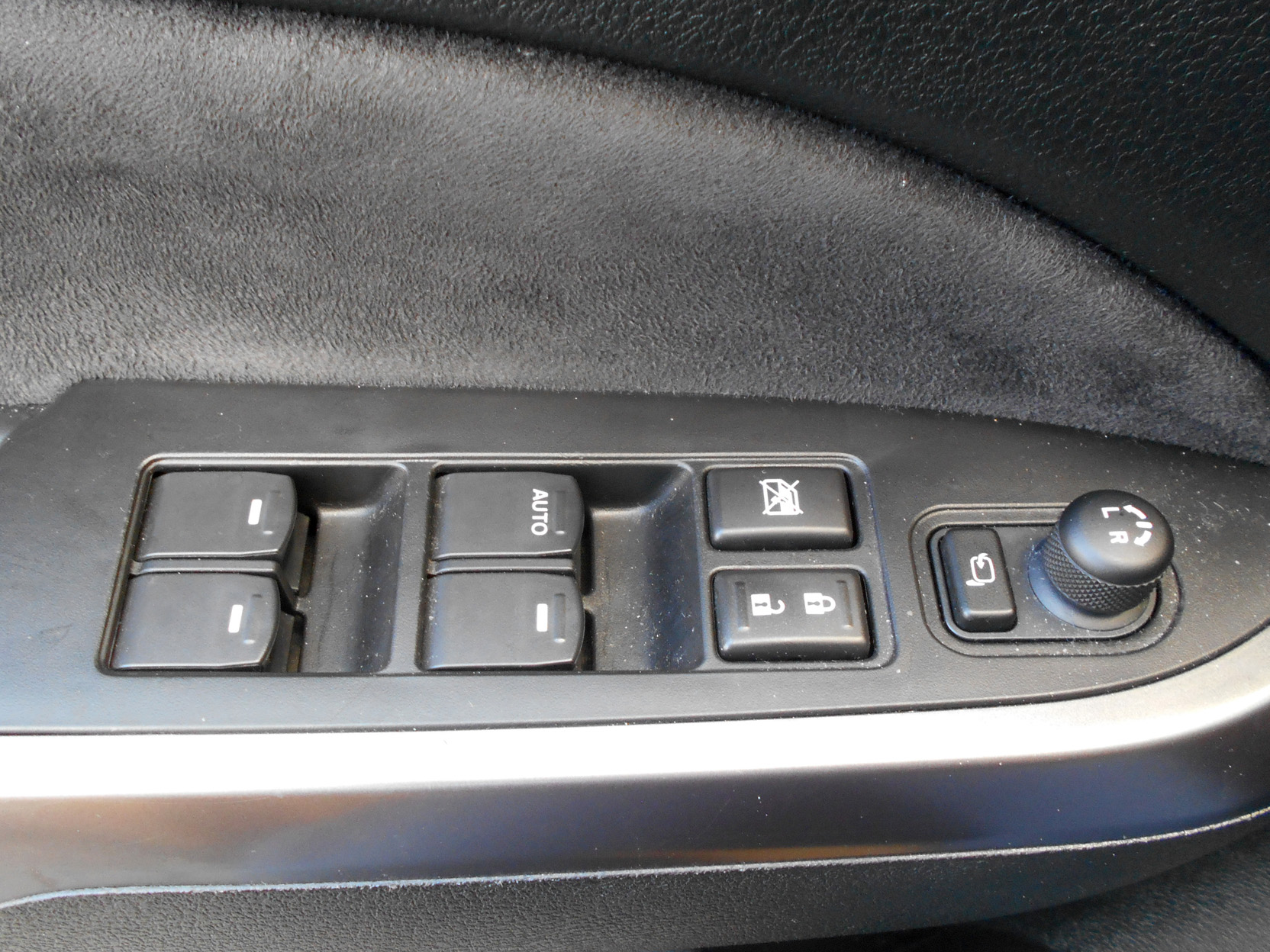 Suzuki Vitara Hyb giallo GM801AF provv3d