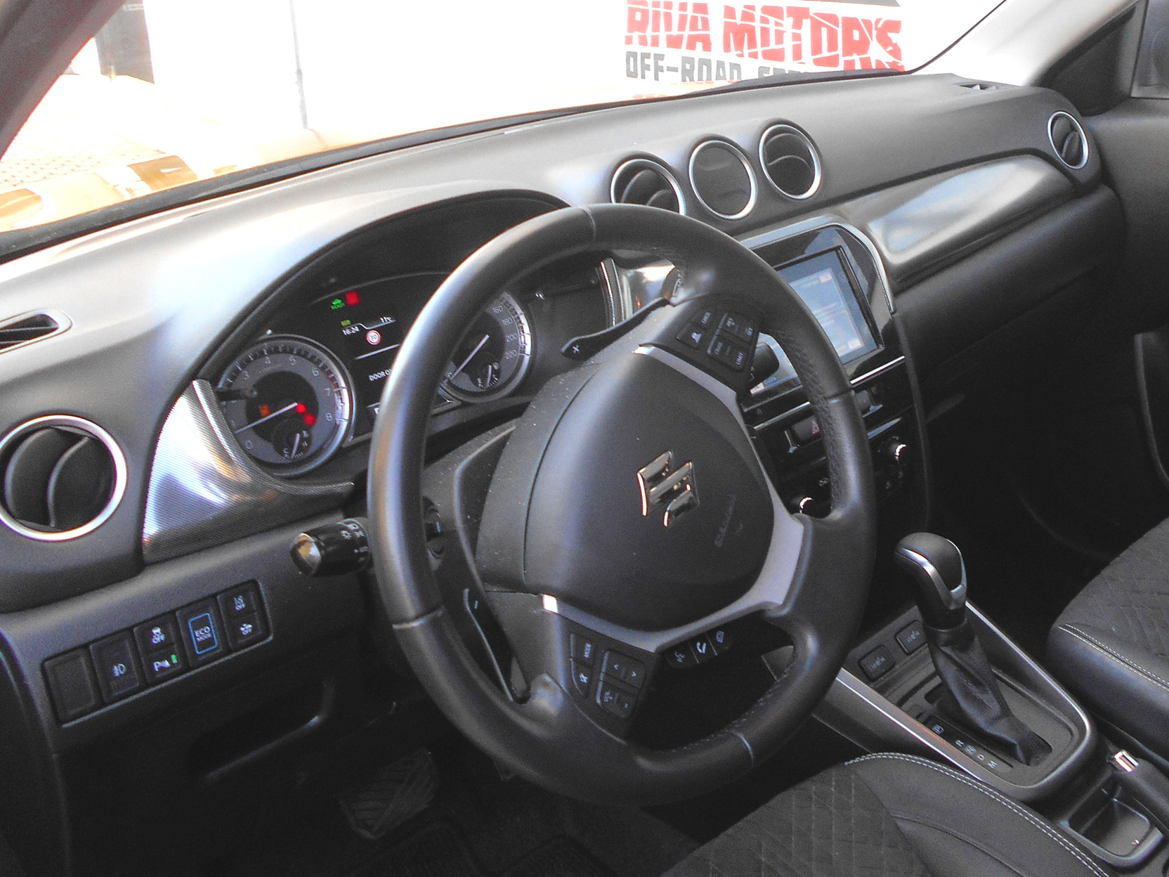 Suzuki Vitara Hyb giallo GM801AF provv3v