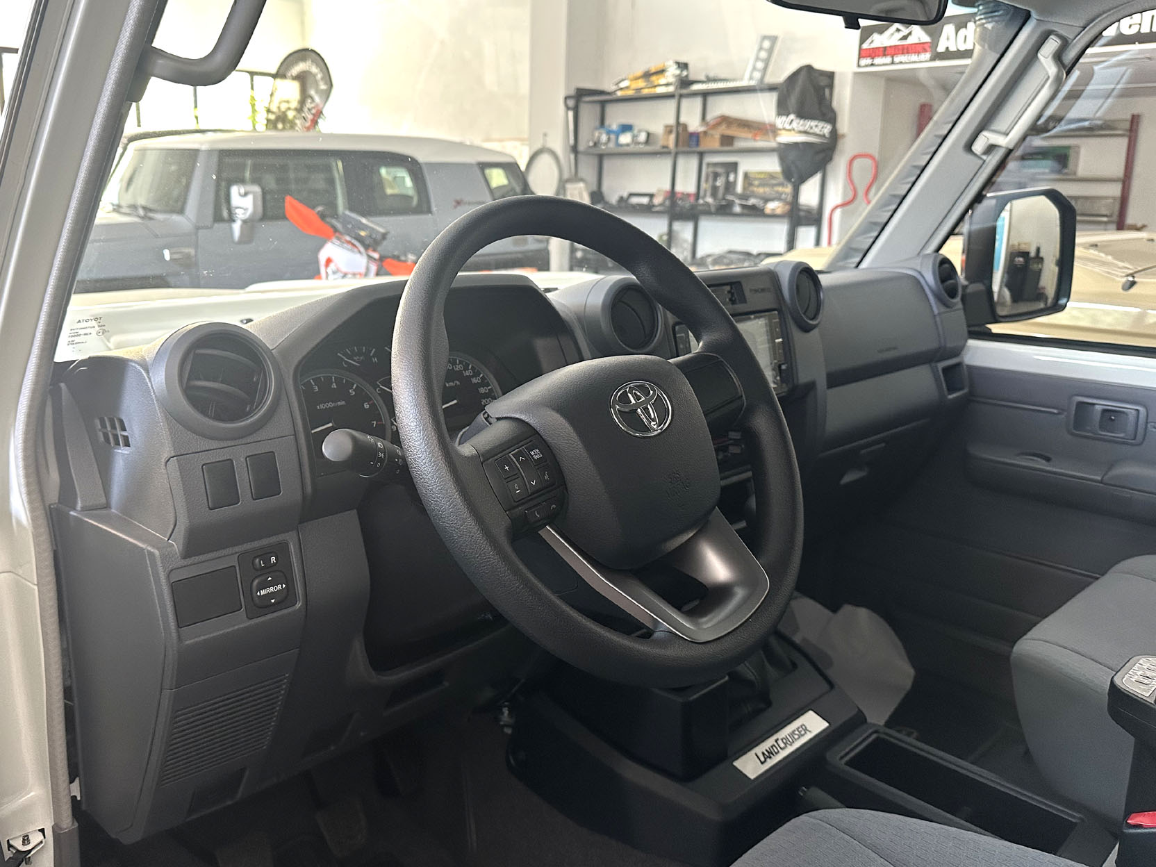 Toyota Landcruiser GRJ76 LX bianco foto3v