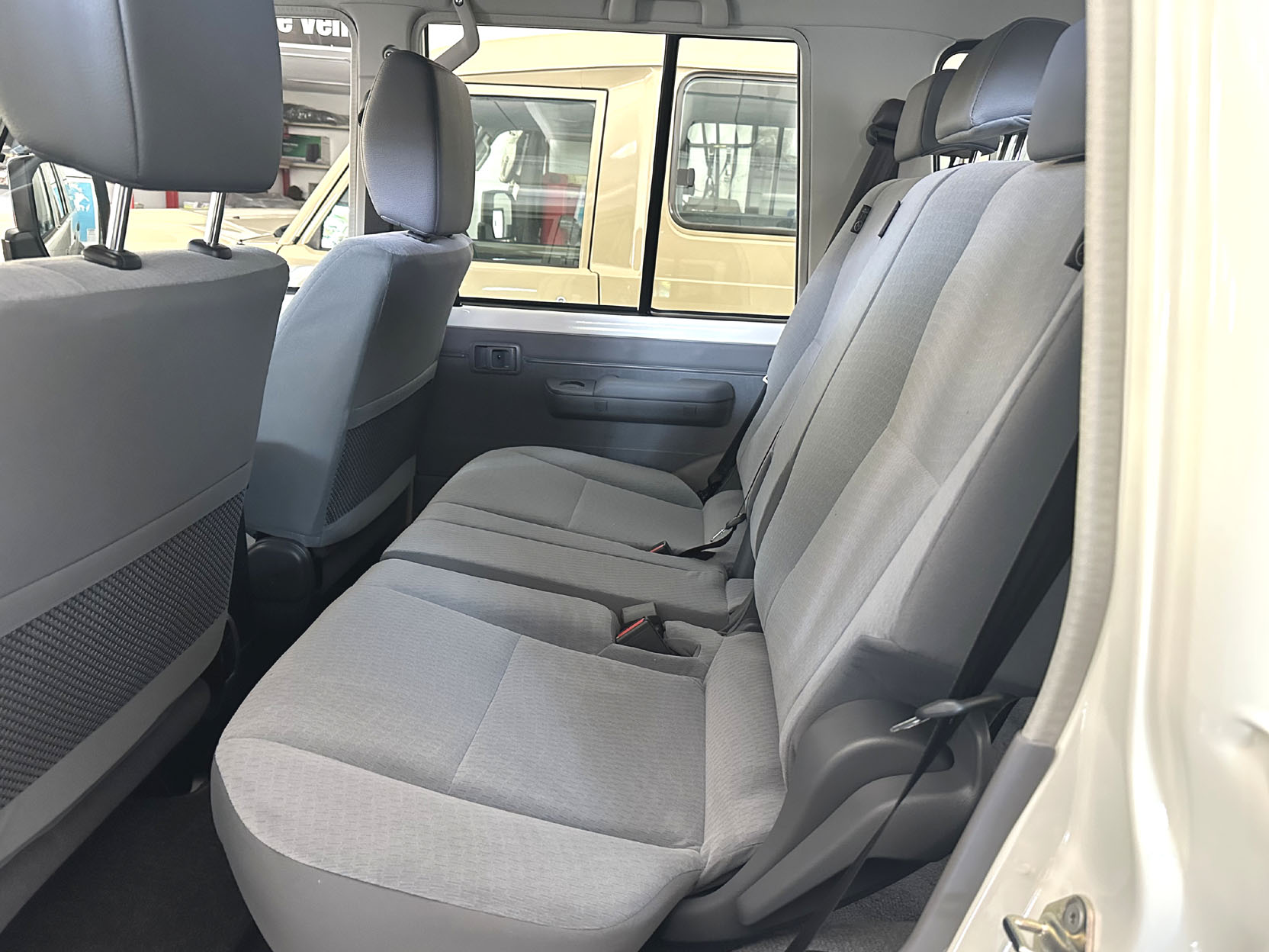 Toyota Landcruiser GRJ76 LX bianco foto4