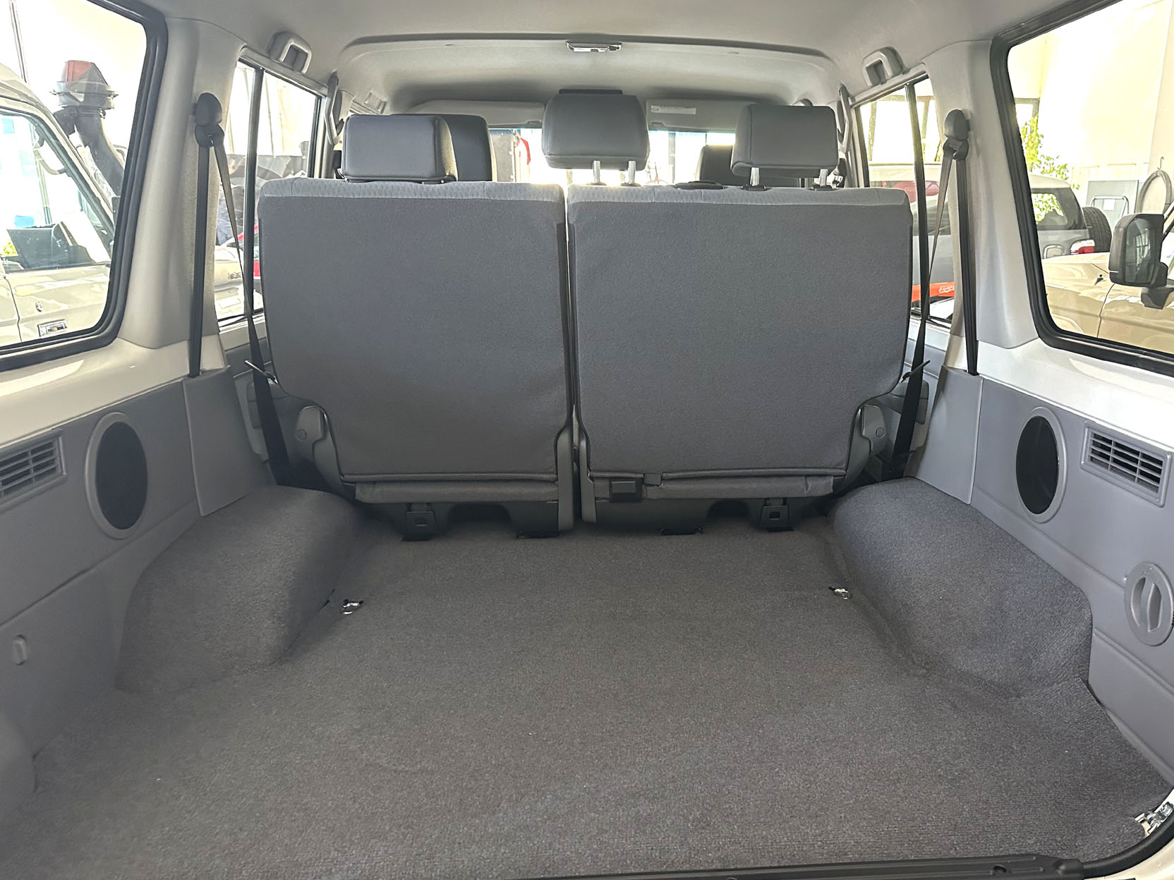 Toyota Landcruiser GRJ76 LX bianco foto5