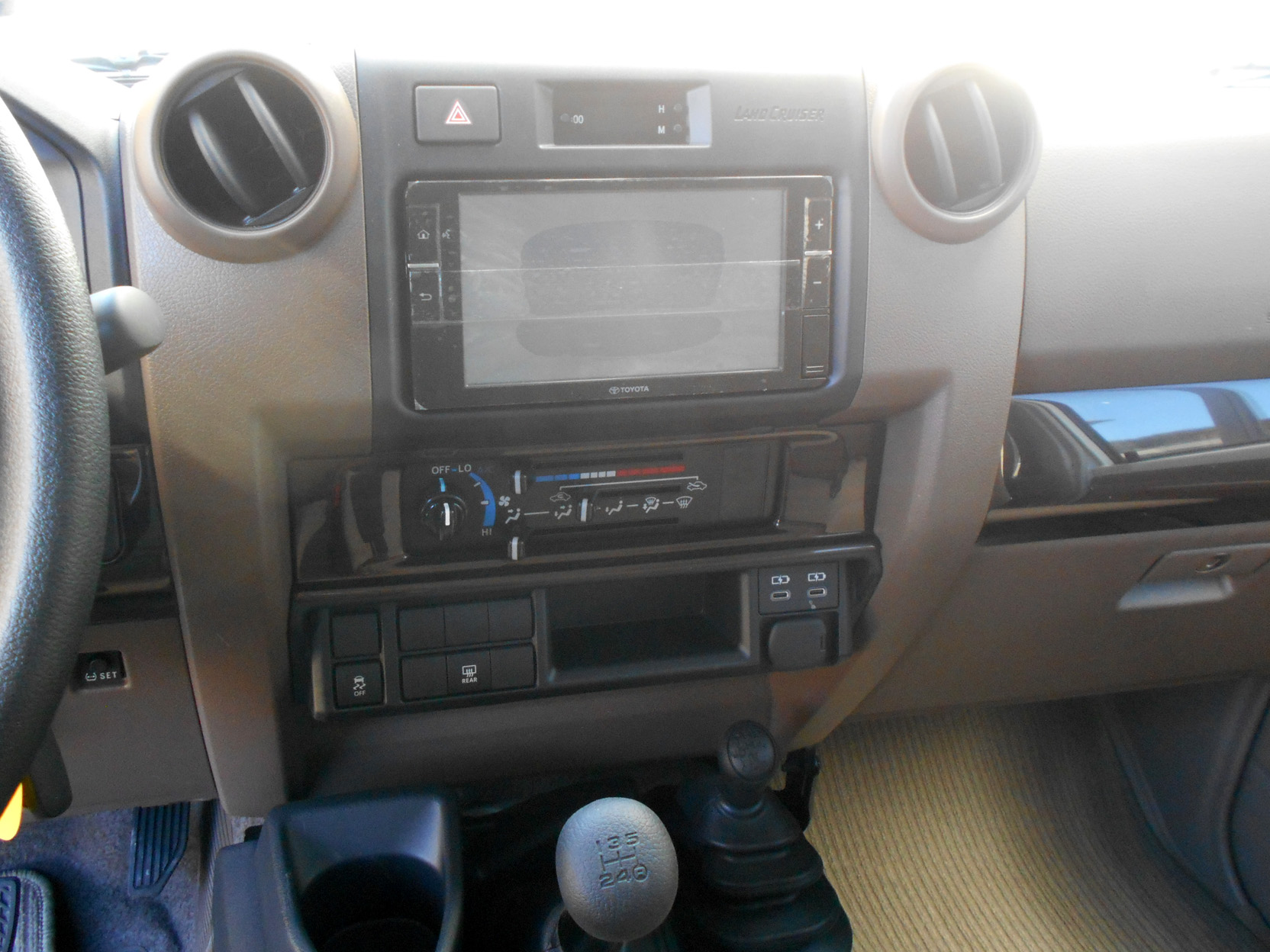 Toyota Landcruiser GRJ76 bianco base MY26 foto3aaa