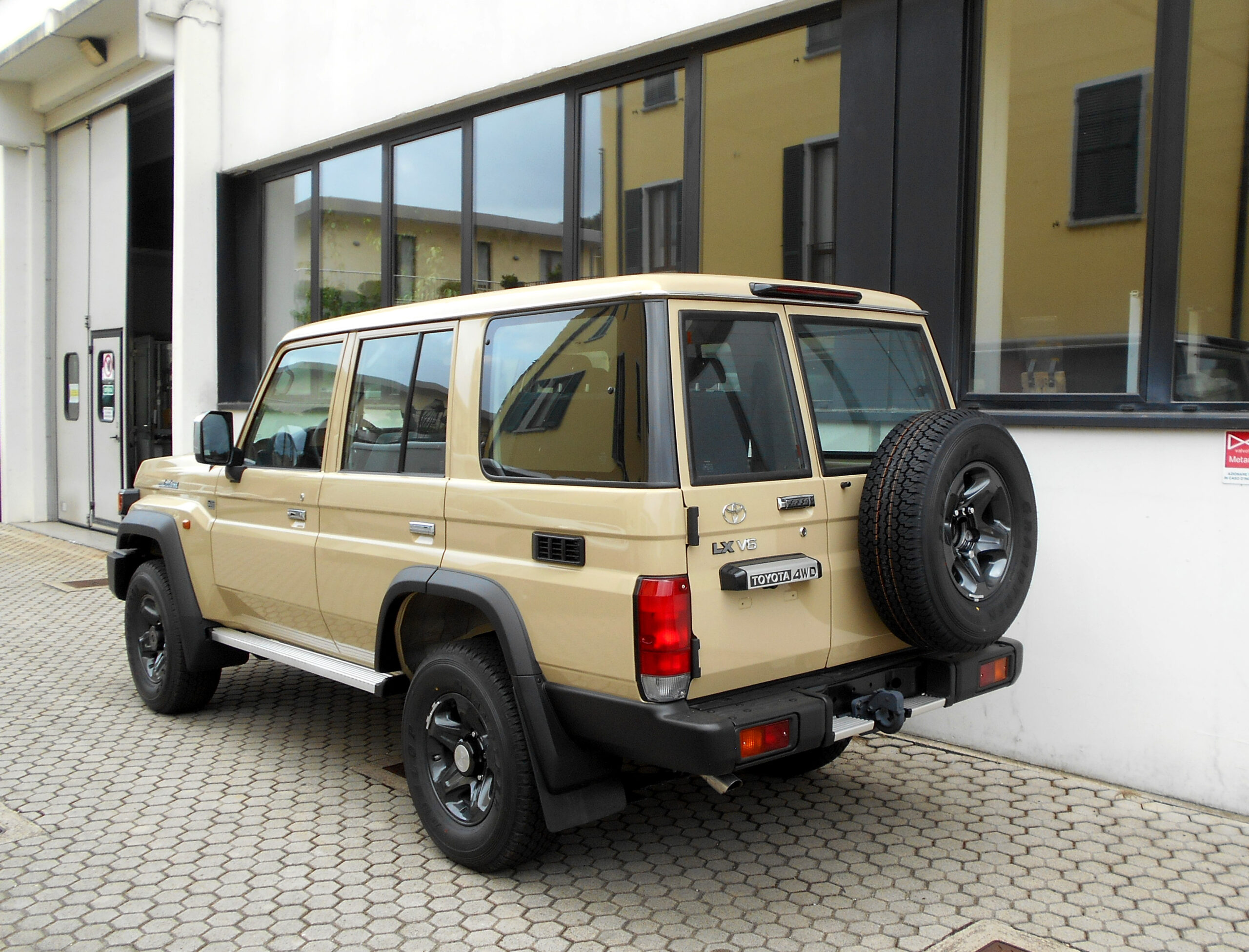 Toyota Landcruiser GRJ76 full beige provv2