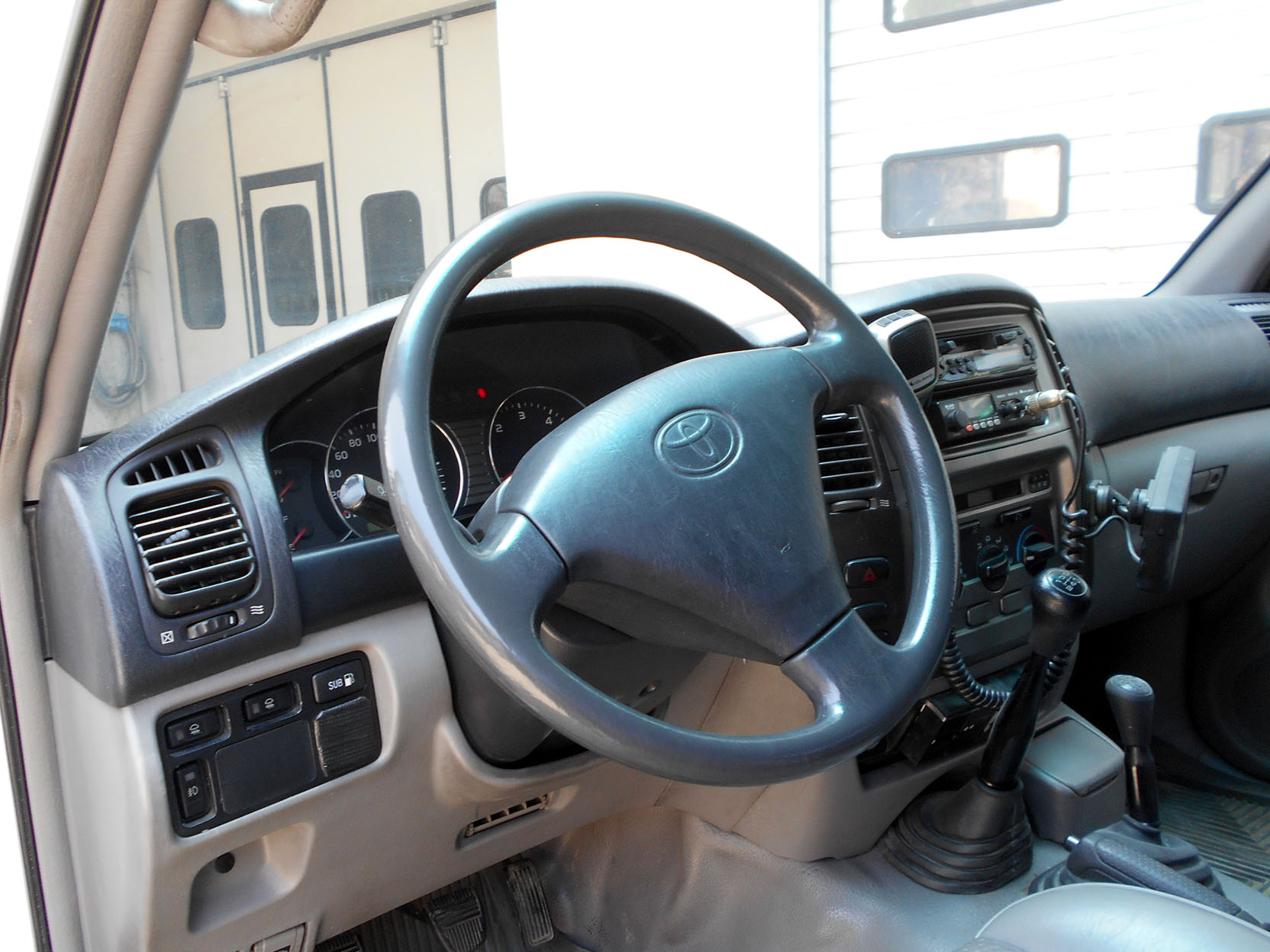 Toyota Landcruiser HZJ105 Piero foto3v