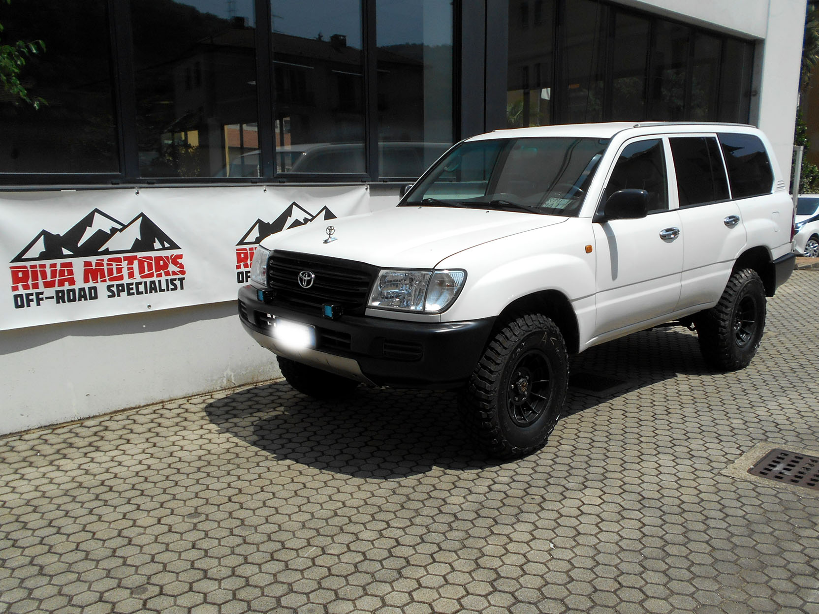 Toyota Landcruiser HZJ105 Piero