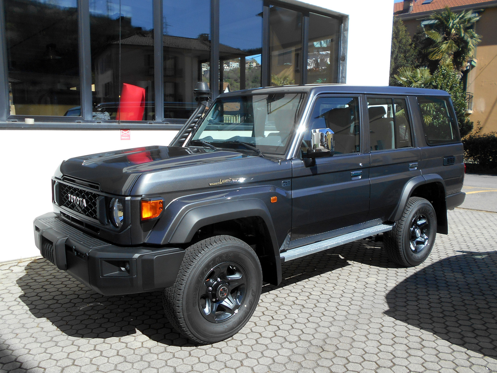 Toyota Landcruiser GRJ76 grigio MY26 foto1
