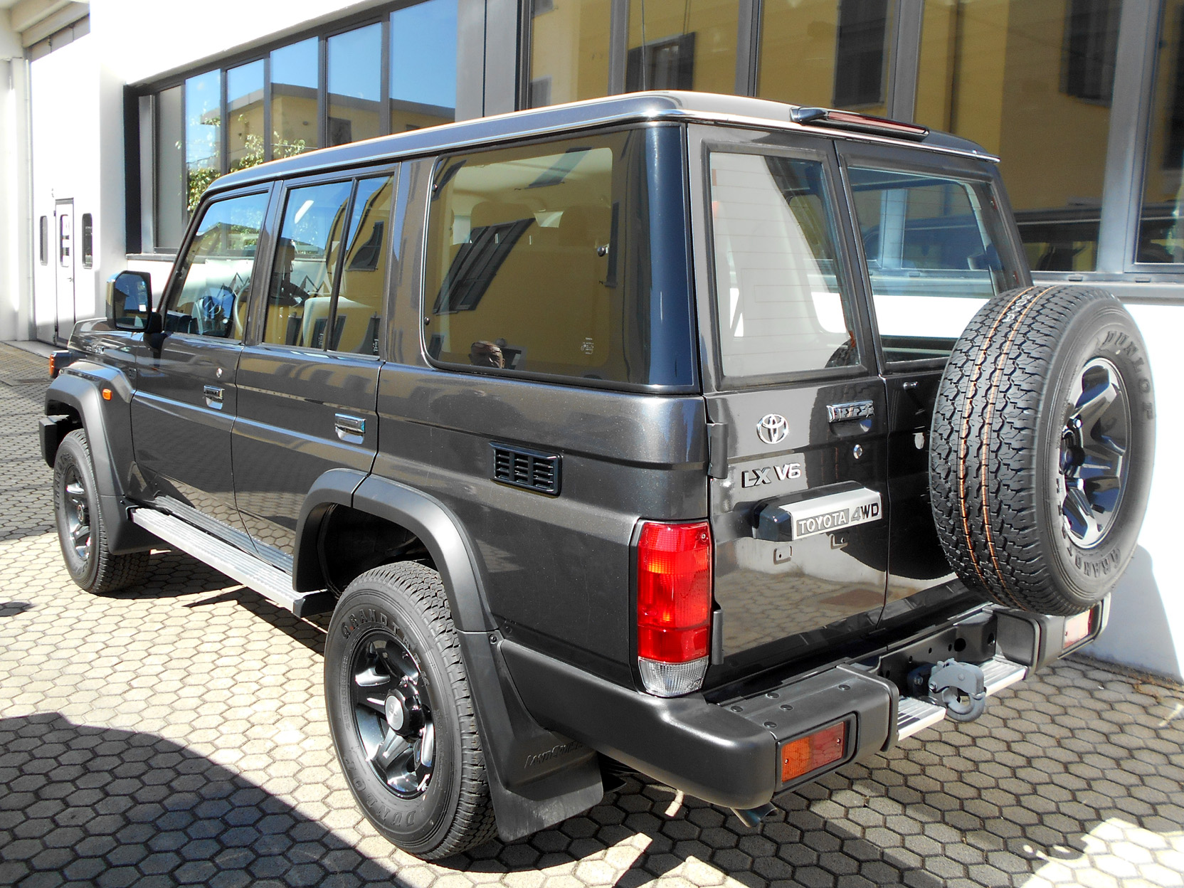 Toyota Landcruiser GRJ76 grigio MY26 foto2