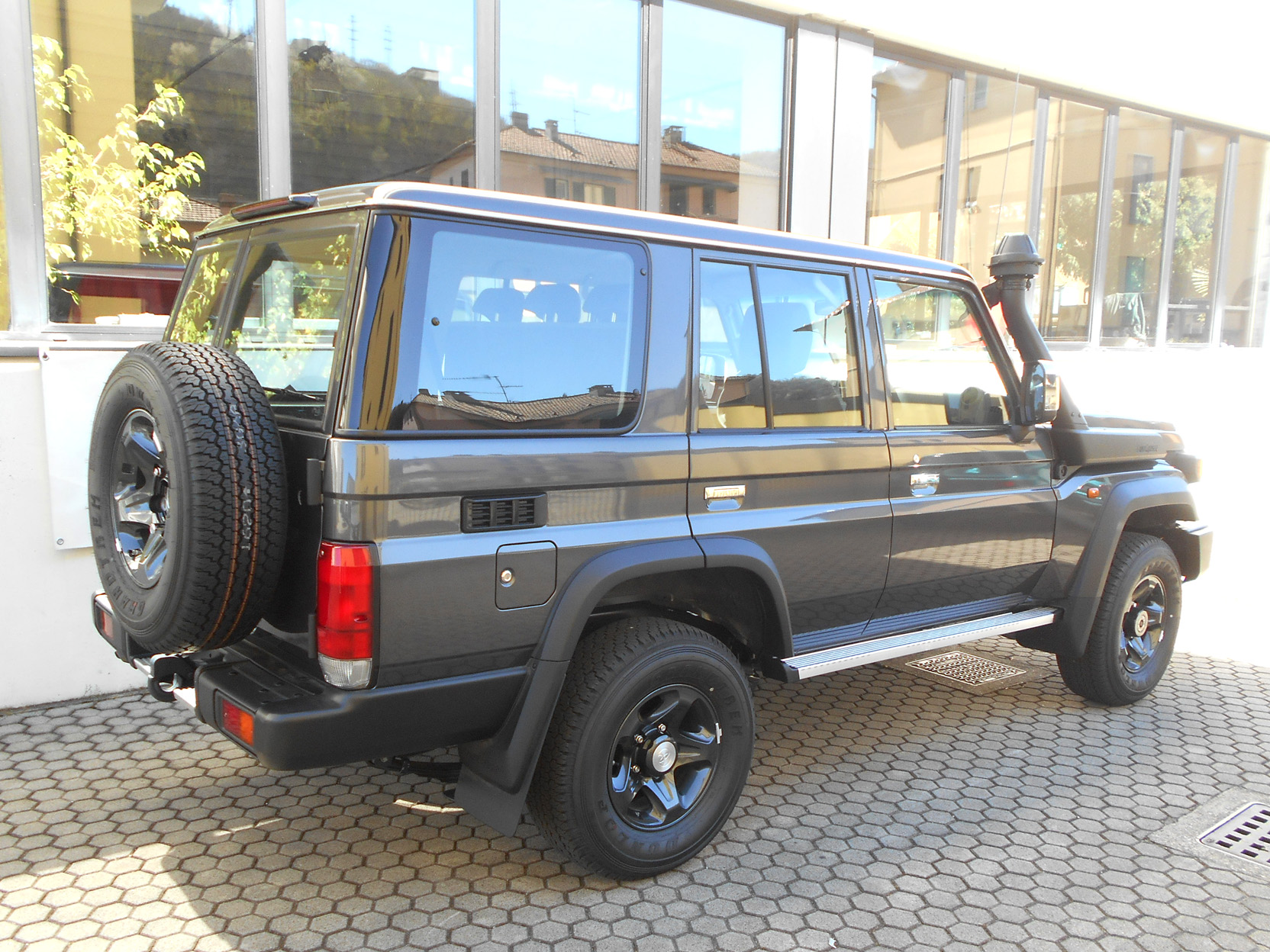 Toyota Landcruiser GRJ76 grigio MY26 foto2a