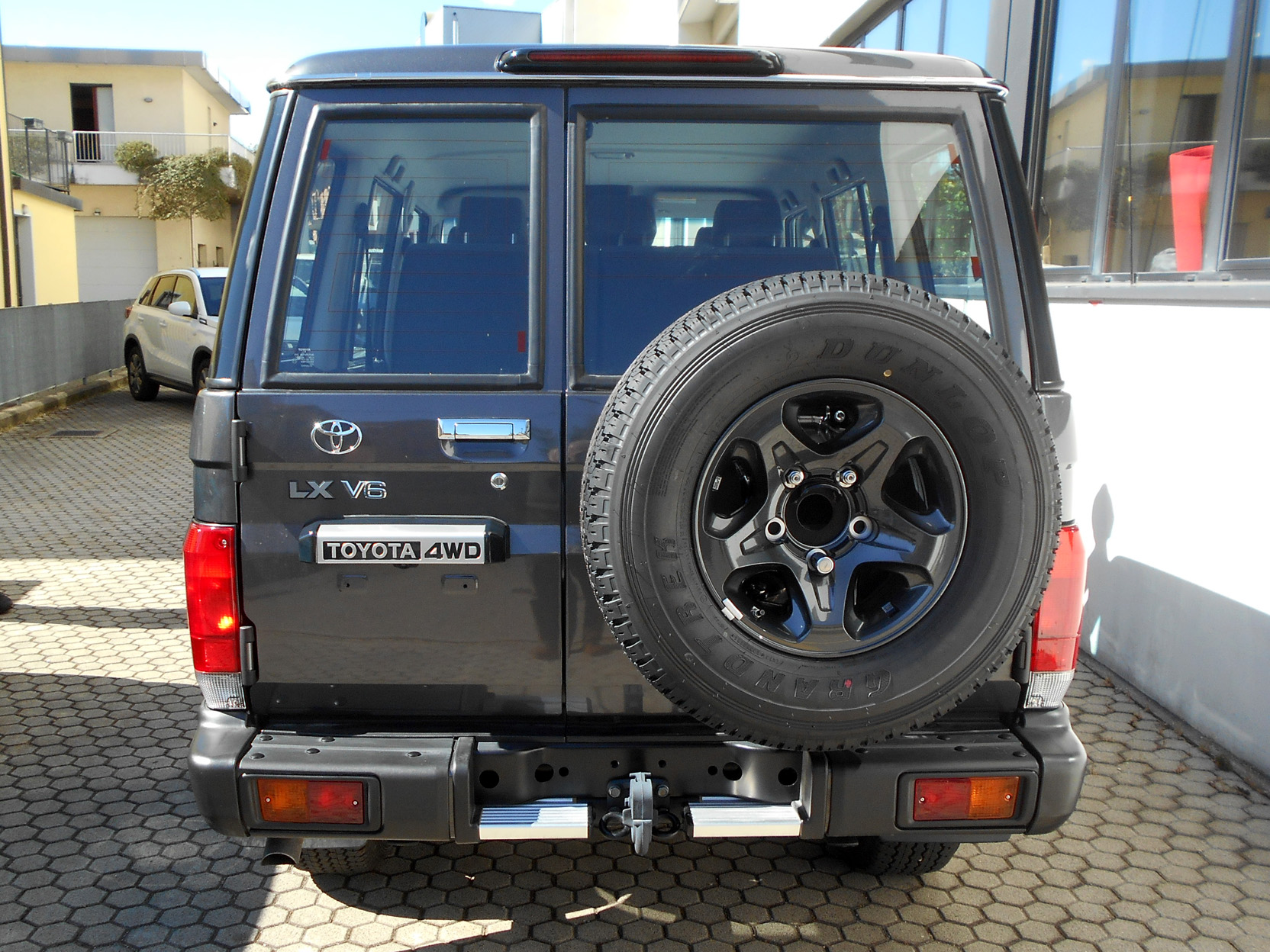 Toyota Landcruiser GRJ76 grigio MY26 foto2aa