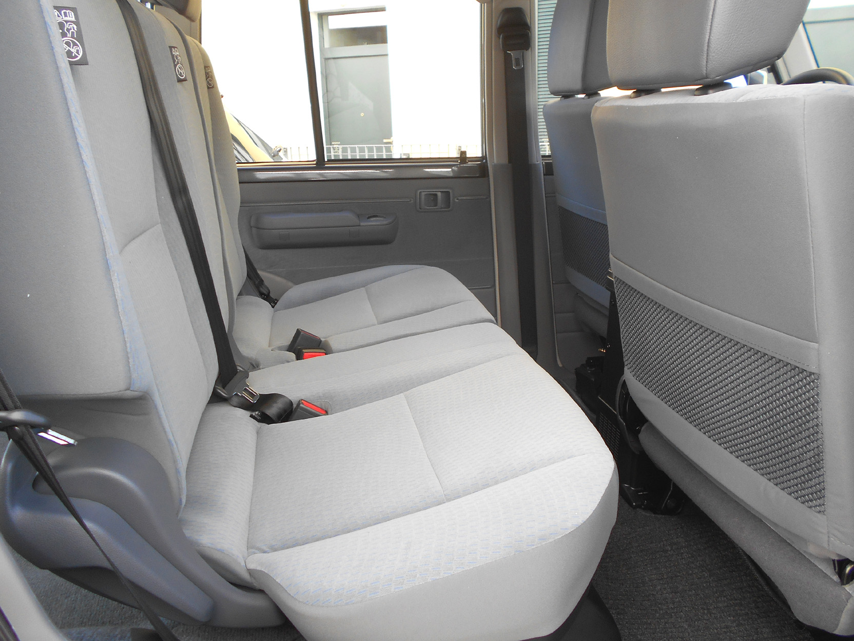 Toyota Landcruiser GRJ76 grigio MY26 foto4a